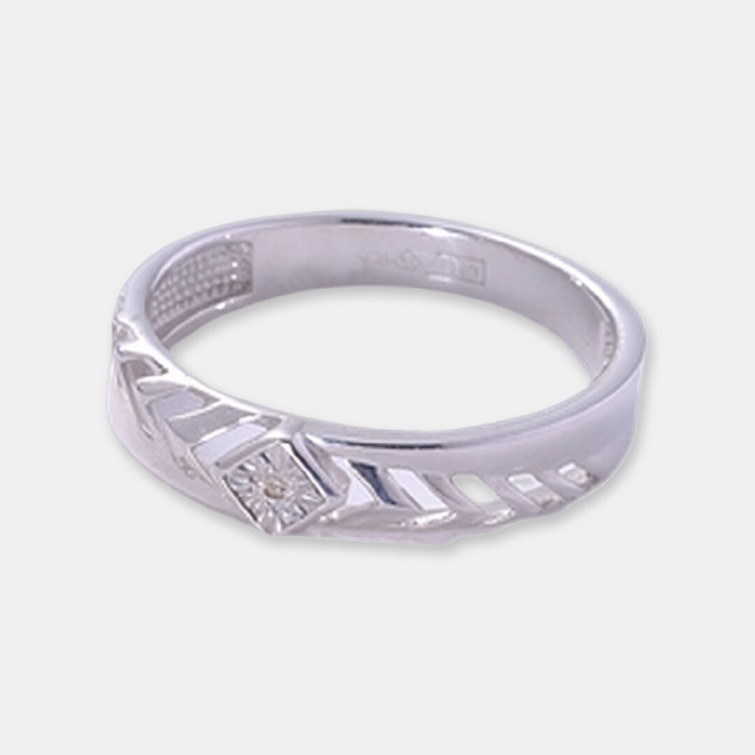 Серебряное кольцо с бриллиантом