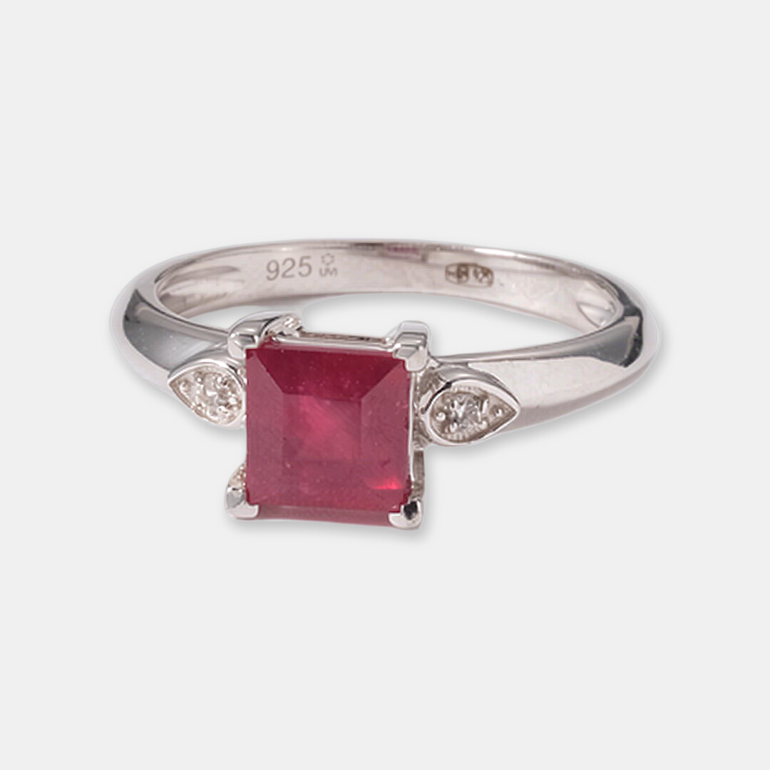 Серебряное кольцо с рубином