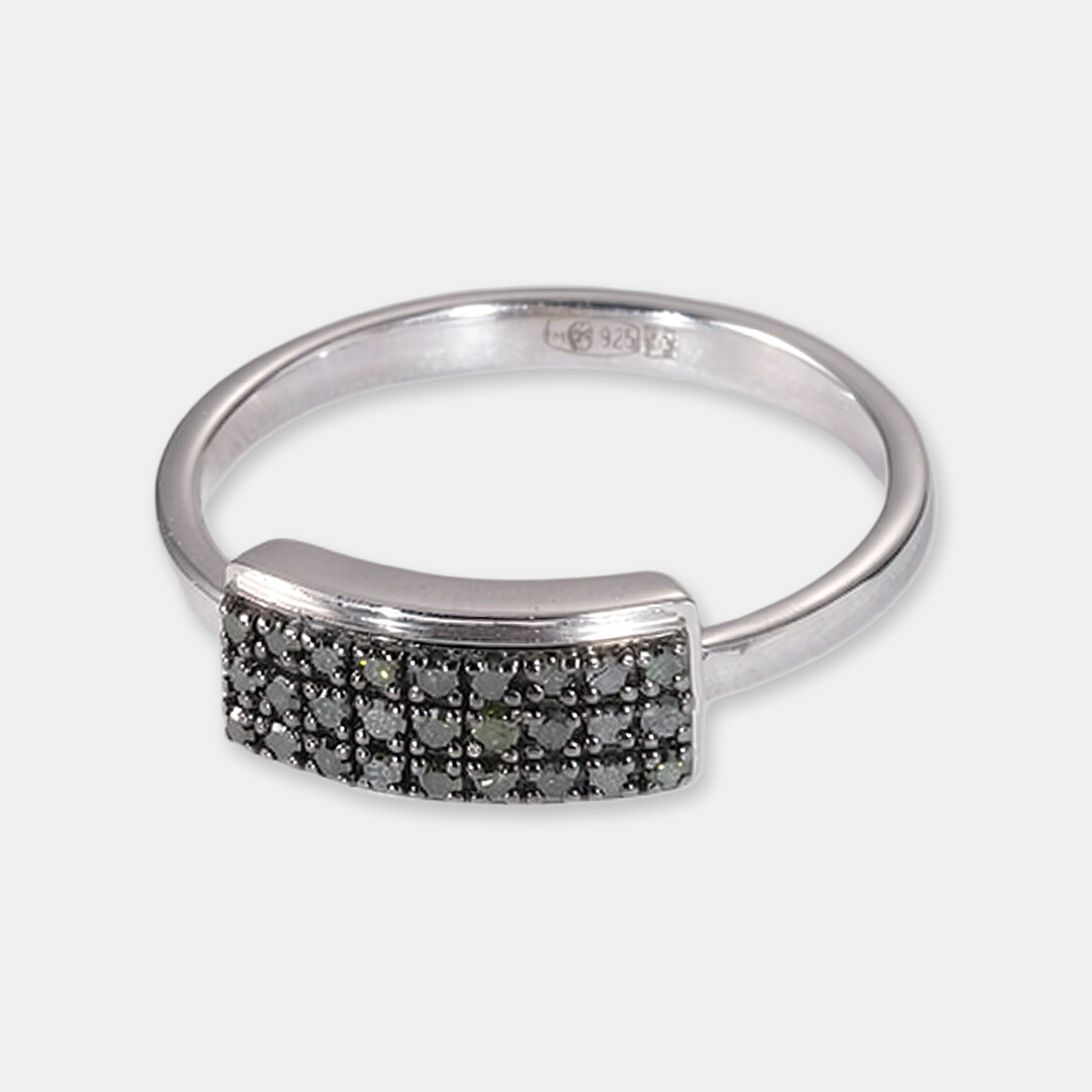 Серебряное кольцо с зелеными бриллиантами