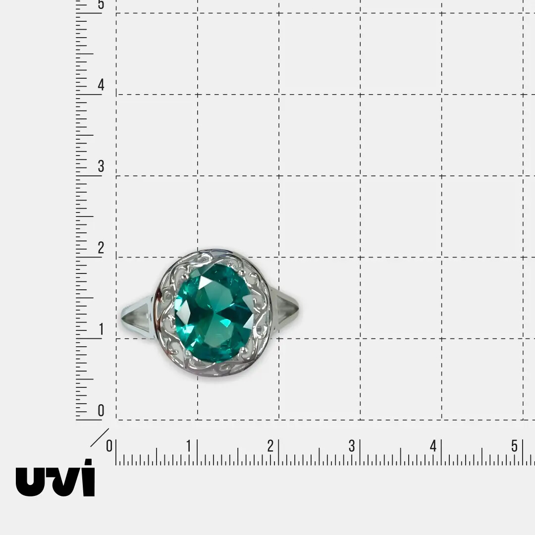 Серебряное кольцо с зеленой шпинелью