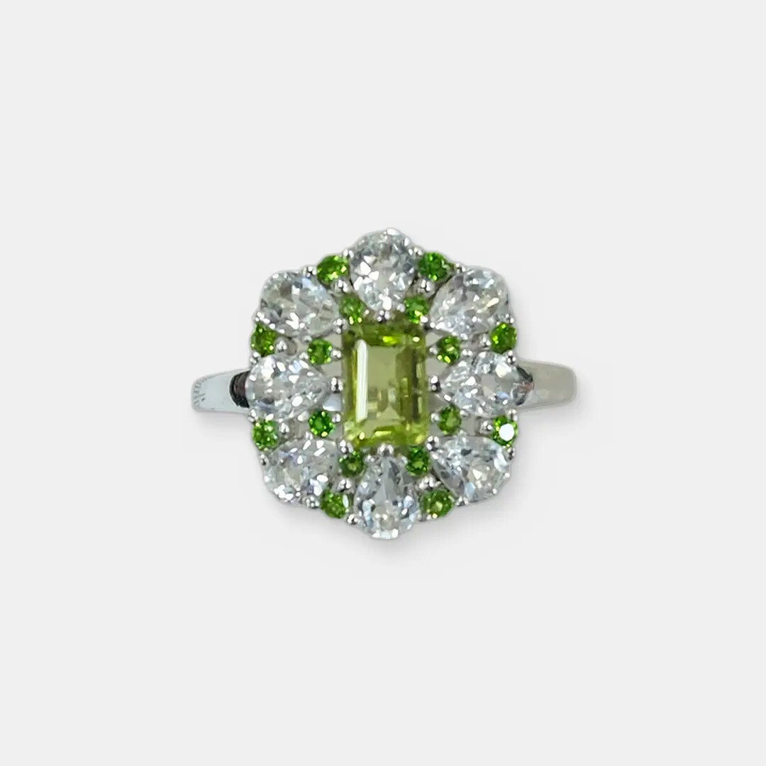 Серебряное кольцо с перидотом