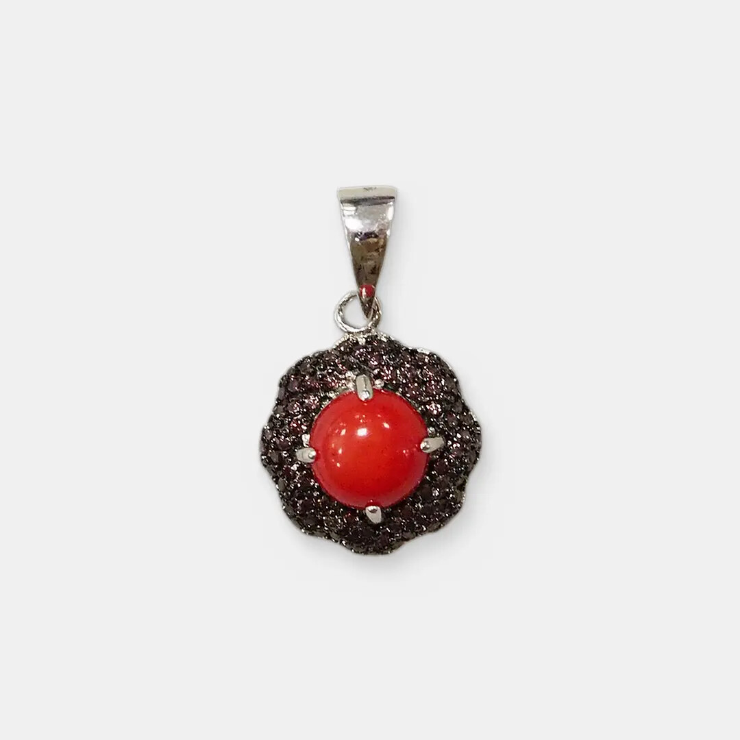 Серебряная подвеска с кораллом
