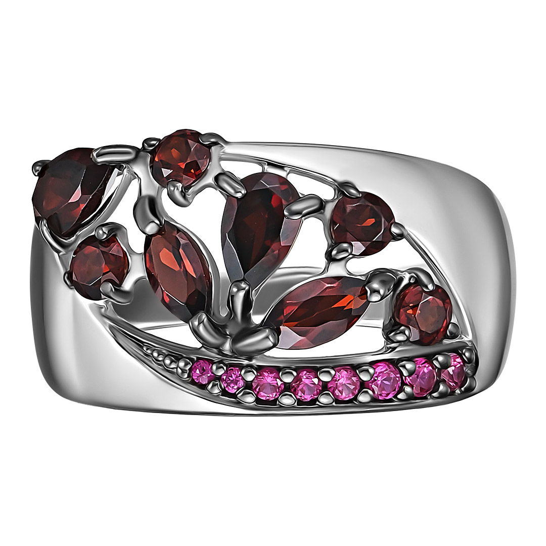 Серебряное кольцо 925 пробы; с чернением; вставки 8 Гранат; 8 Фианит красный;