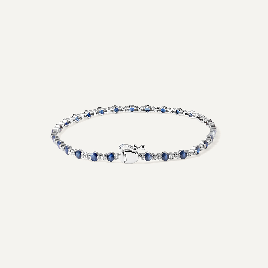 Браслет из белого золота с сапфирами и бриллиантами