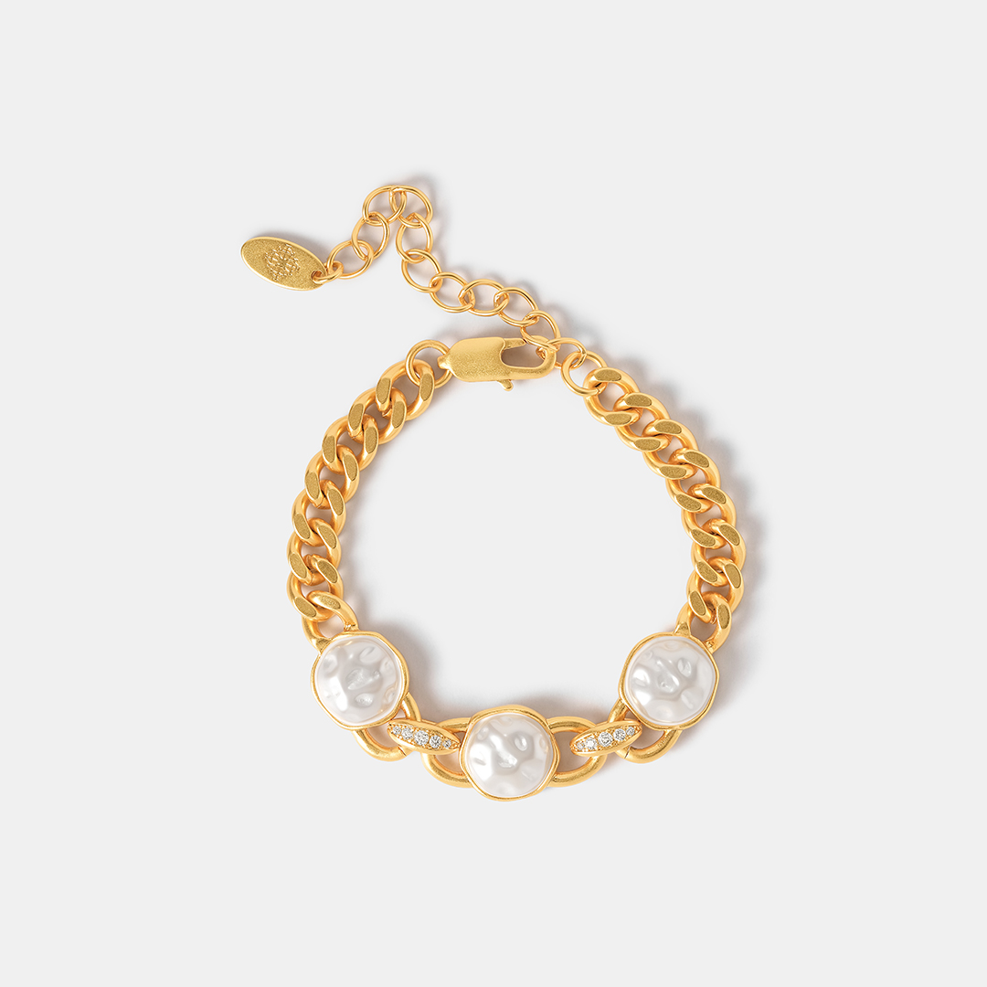 Бижутерный браслет с жемчугом