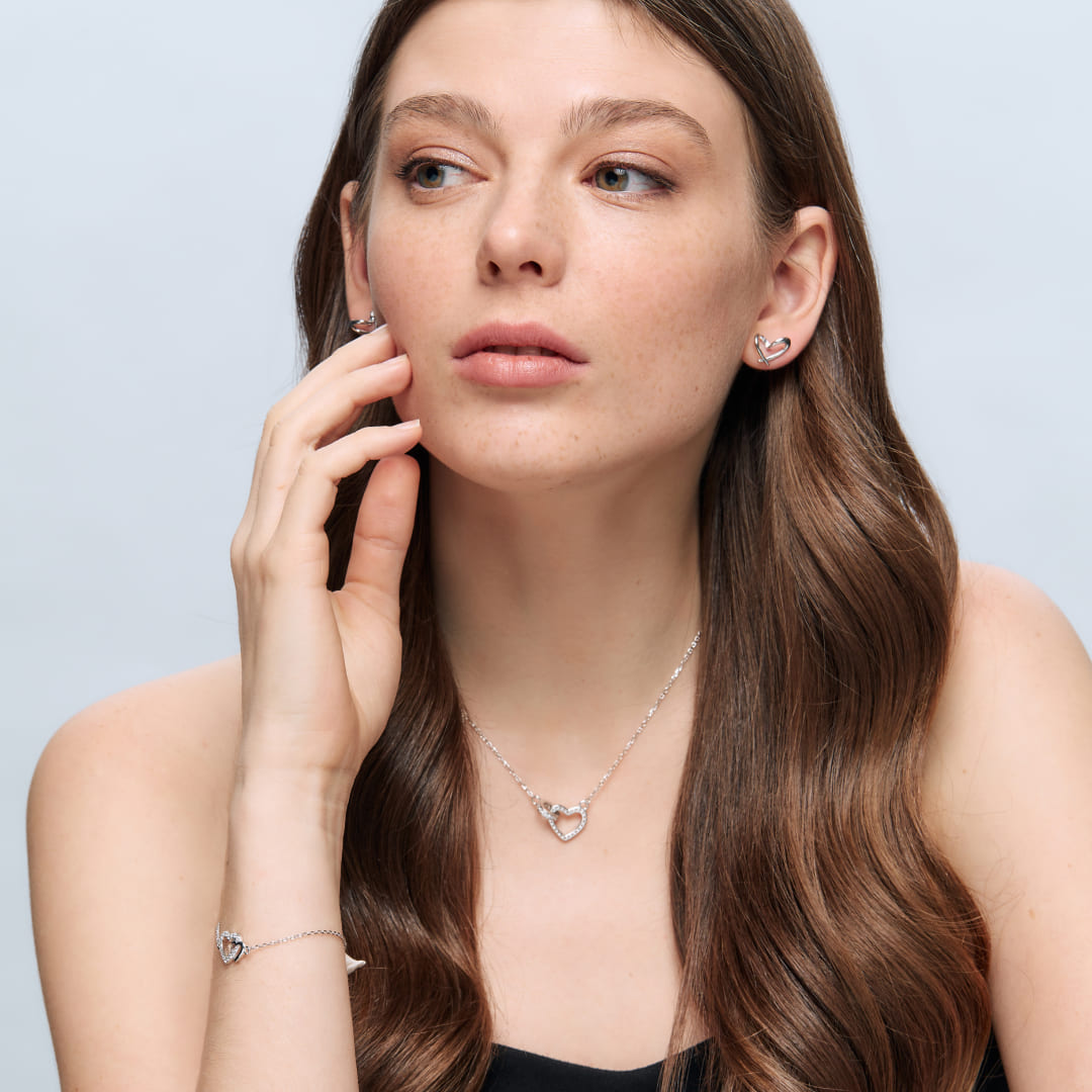 Серебряный браслет 925 пробы; вставки 17 Куб. Цирконий бесцв. 0,01ct;