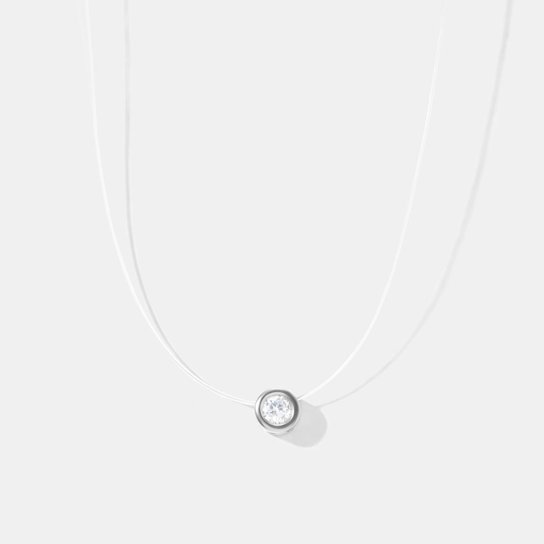 Серебряное колье с фианитом на леске