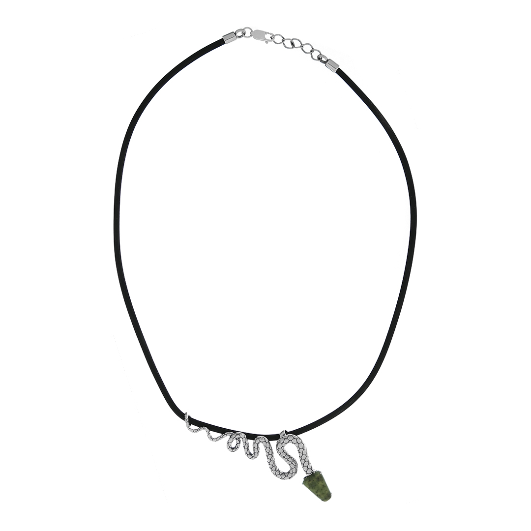 Серебряное колье 925 пробы; оксидирование; вставки 1 Нефрит; Каучук черный;