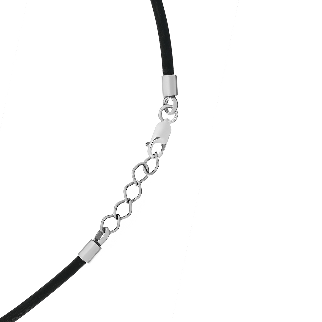 Серебряное колье 925 пробы; оксидирование; вставки 1 Нефрит; Каучук черный;