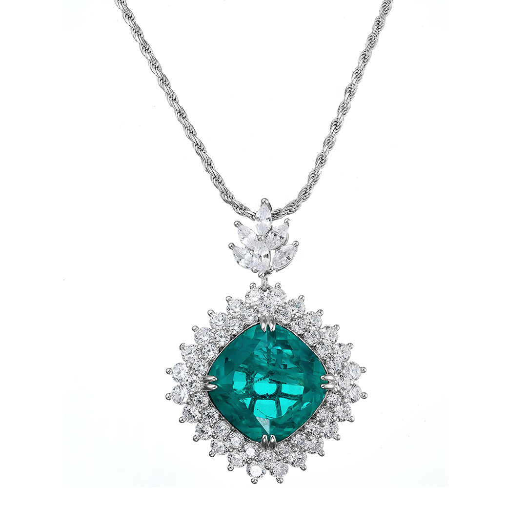 Серебряное колье с зеленым фианитом