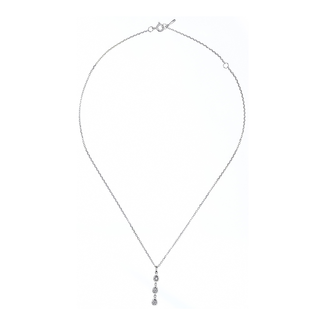 Серебряное колье с бриллиантом