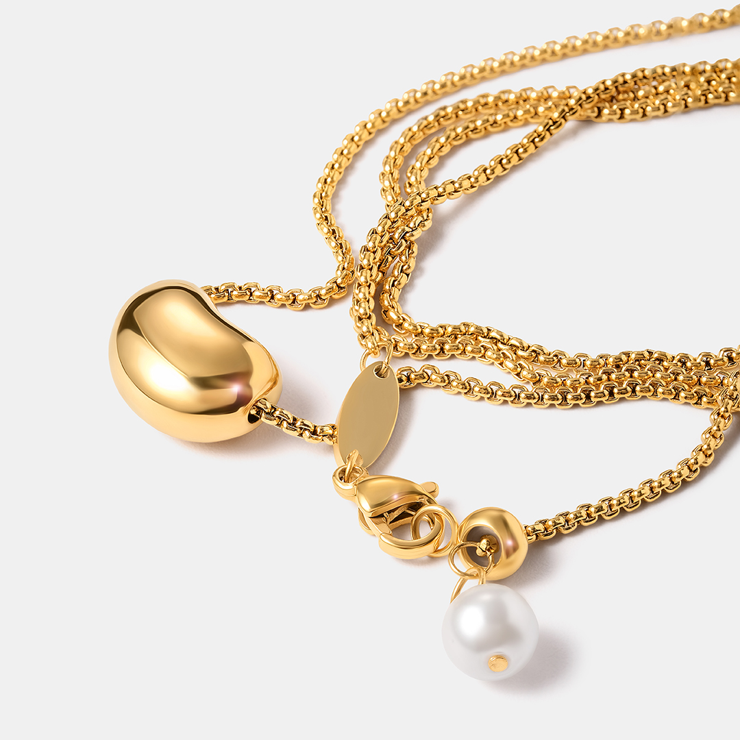 Бижутерное колье с жемчугом