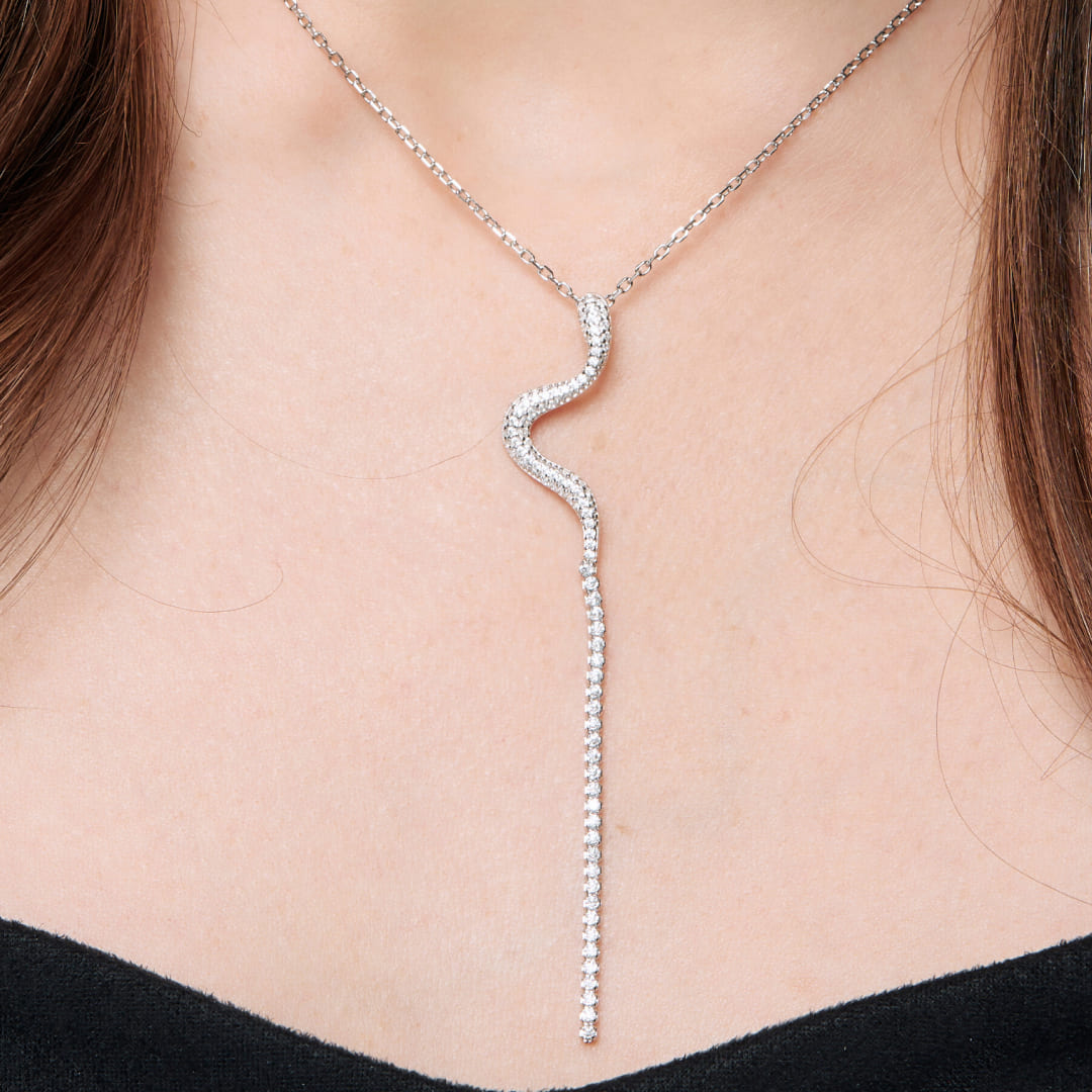 Серебряное колье 925 пробы; вставки 95 Куб. Цирконий бесцв. 1,4ct;