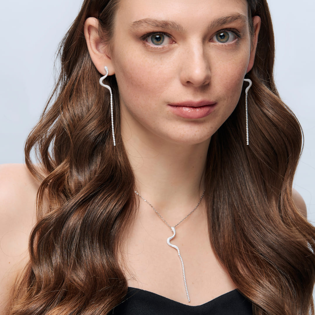 Серебряное колье 925 пробы; вставки 95 Куб. Цирконий бесцв. 1,4ct;