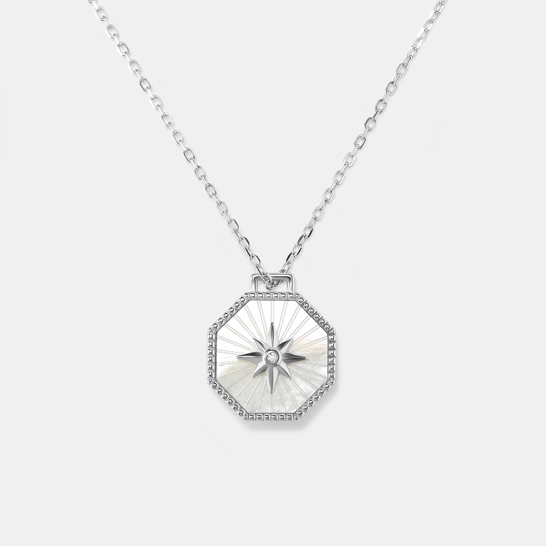 Серебряное колье 925 пробы; вставки 1 Куб.Цирконий бесцв. 0,05ct; 1 Перламутр бел. 2ct;