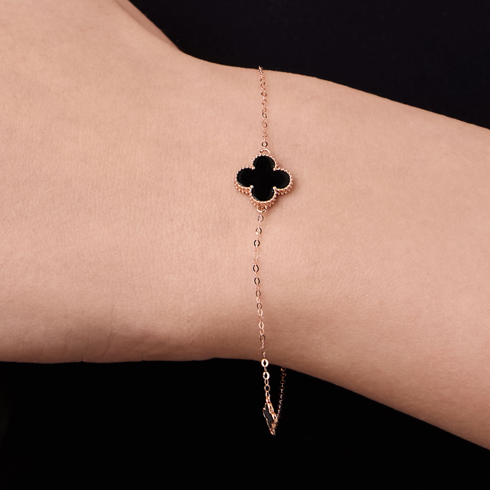 Браслет из золота с агатом "Клевер"