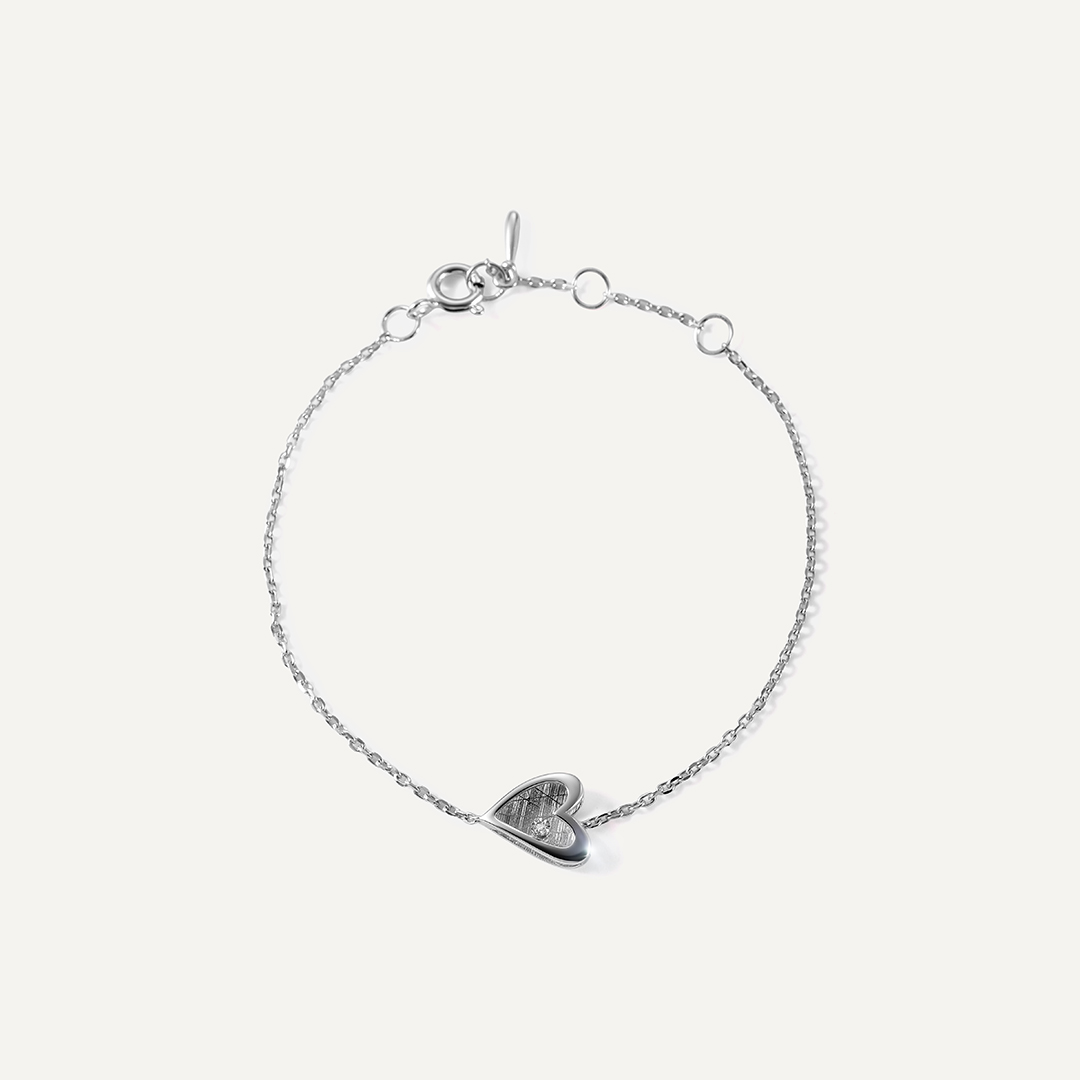 Серебряный браслет с бриллиантом "Сердце"