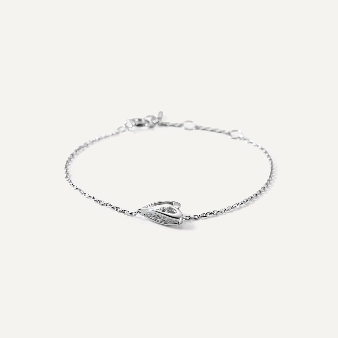 Серебряный браслет с бриллиантом "Сердце"