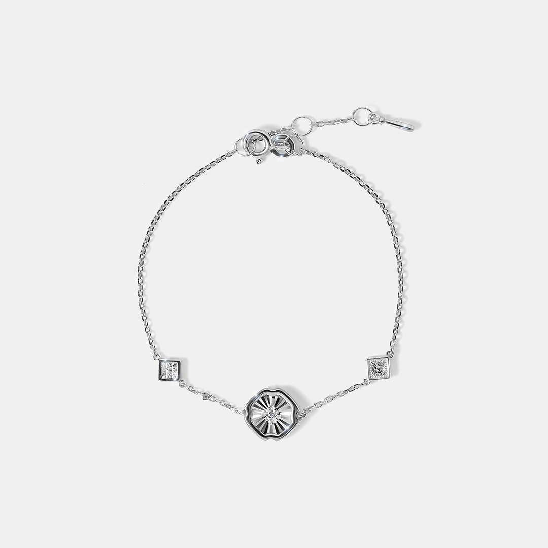 Серебряный браслет с бриллиантом