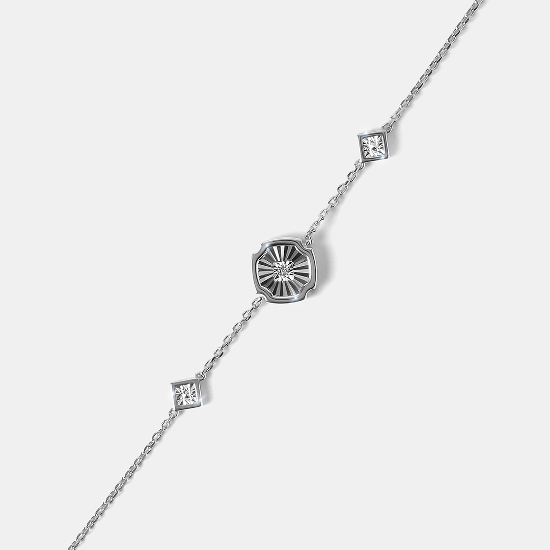 Серебряный браслет с бриллиантом