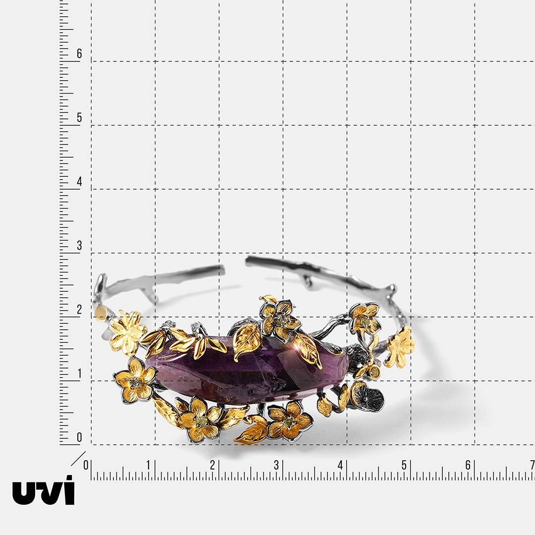 Серебряный жесткий незамкнутый браслет с аметистом "Цветы"