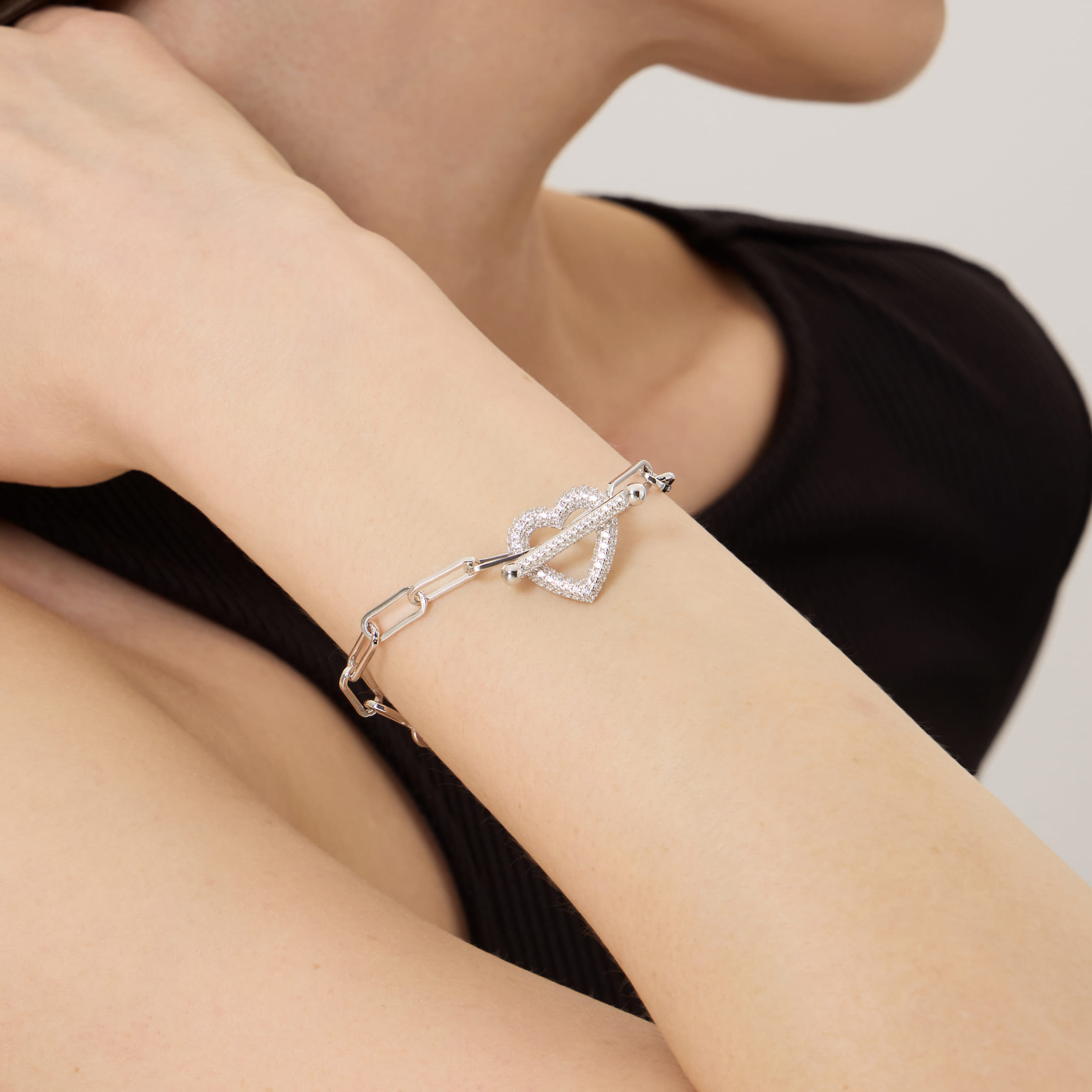 Серебряный браслет с кубическим цирконием "Сердце"