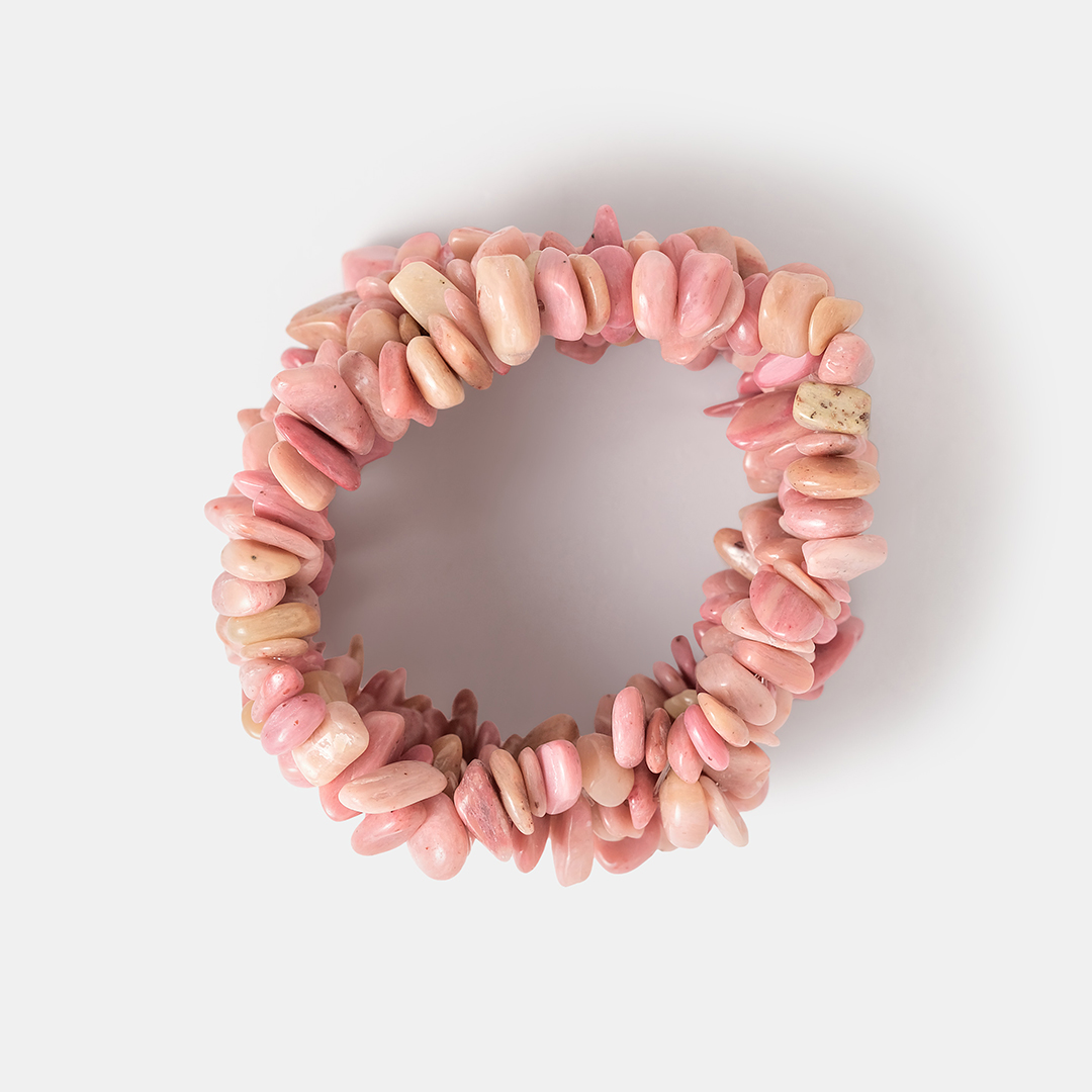 Браслет из родонита на резинке