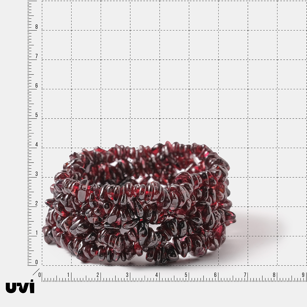 Браслет из граната на резинке