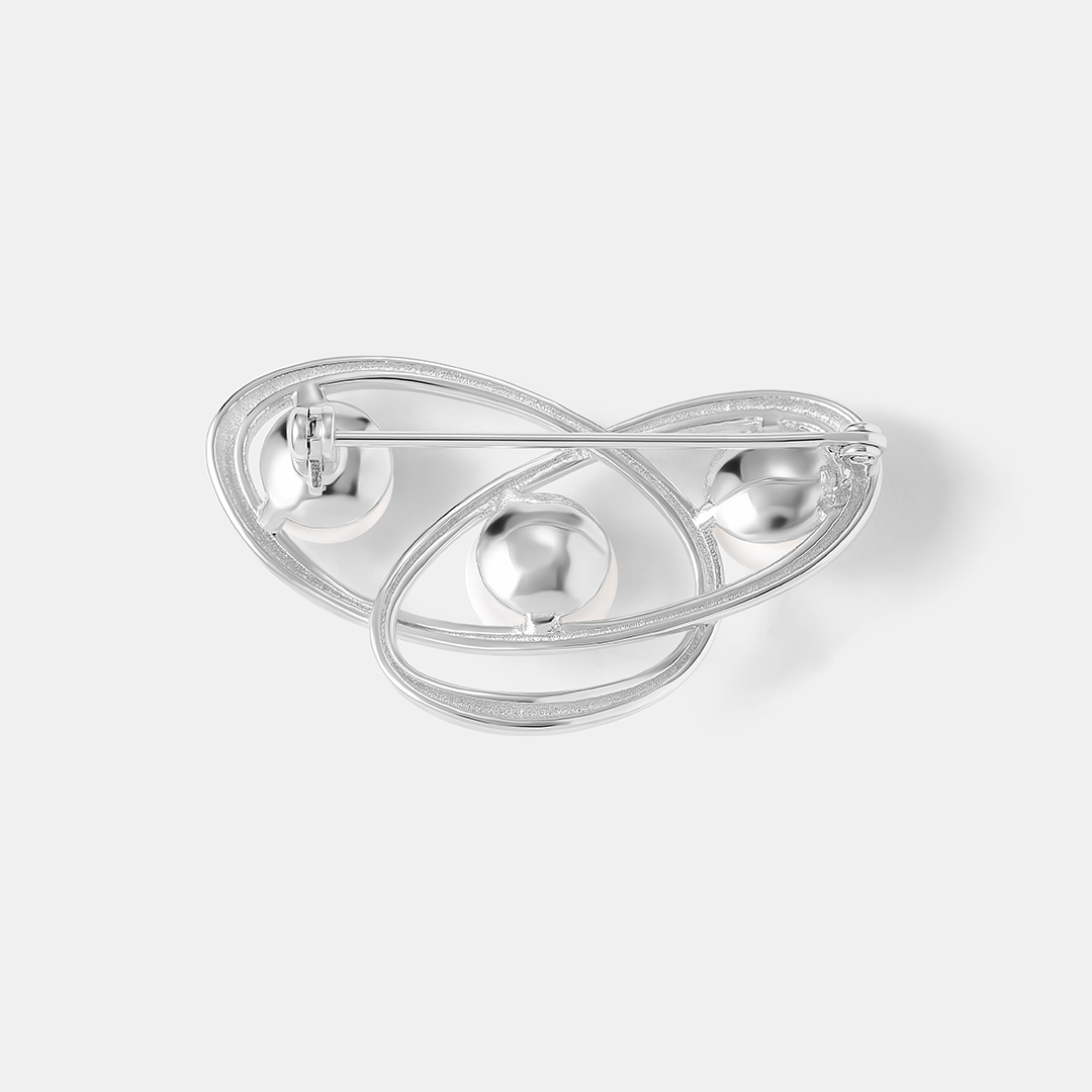 Серебряная брошь с жемчугом