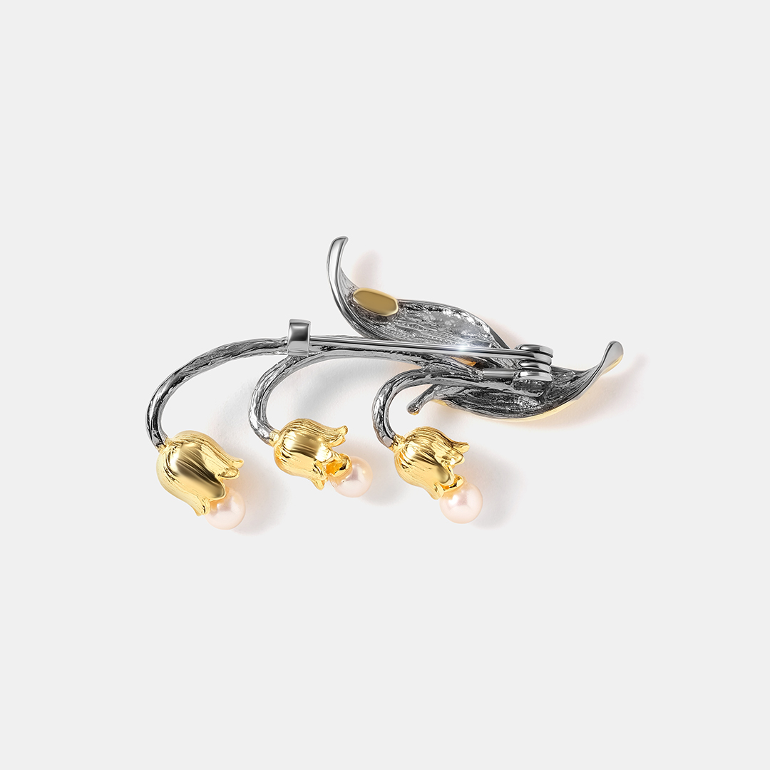 Серебряная брошь с жемчугом "Ландыш"