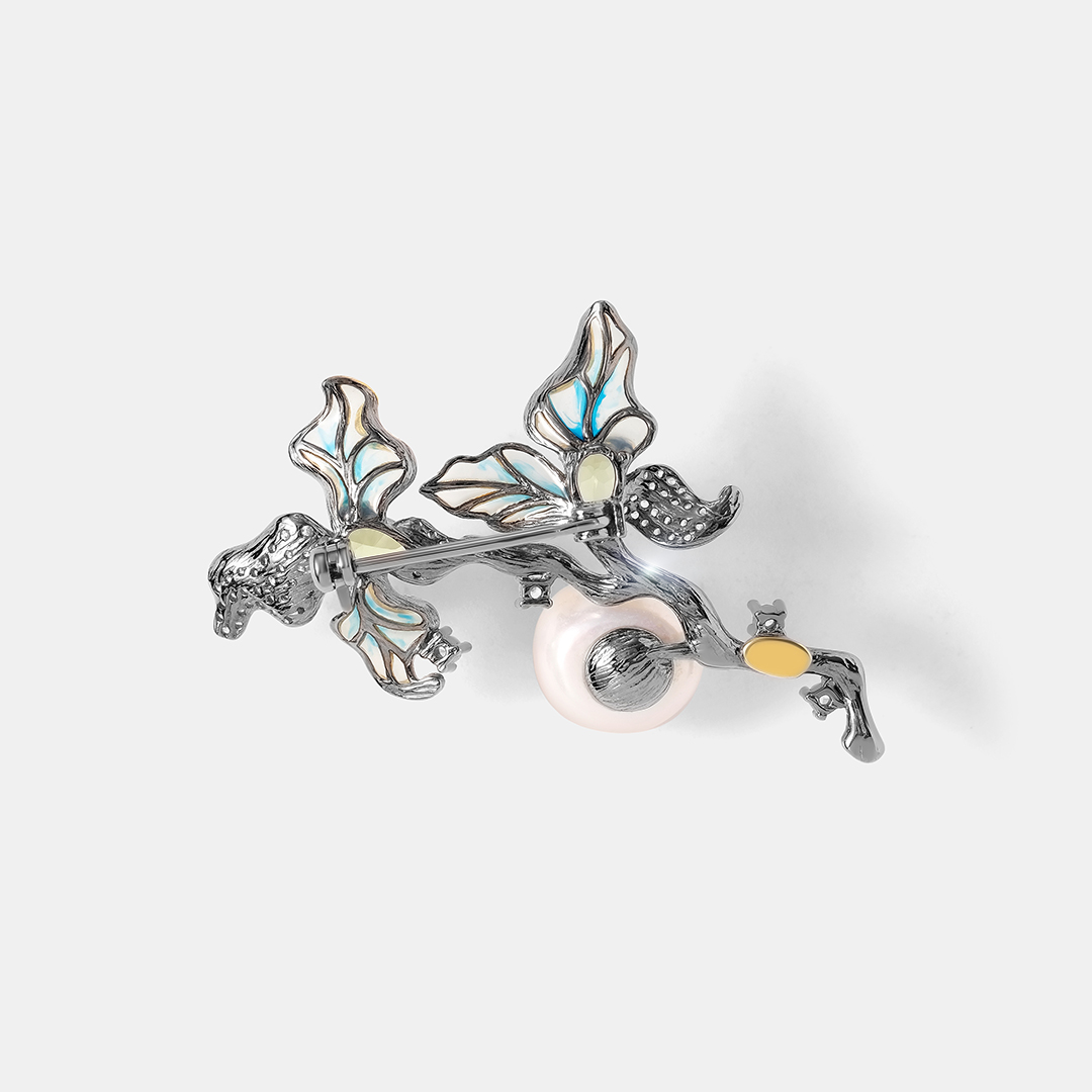 Серебряная брошь с жемчугом