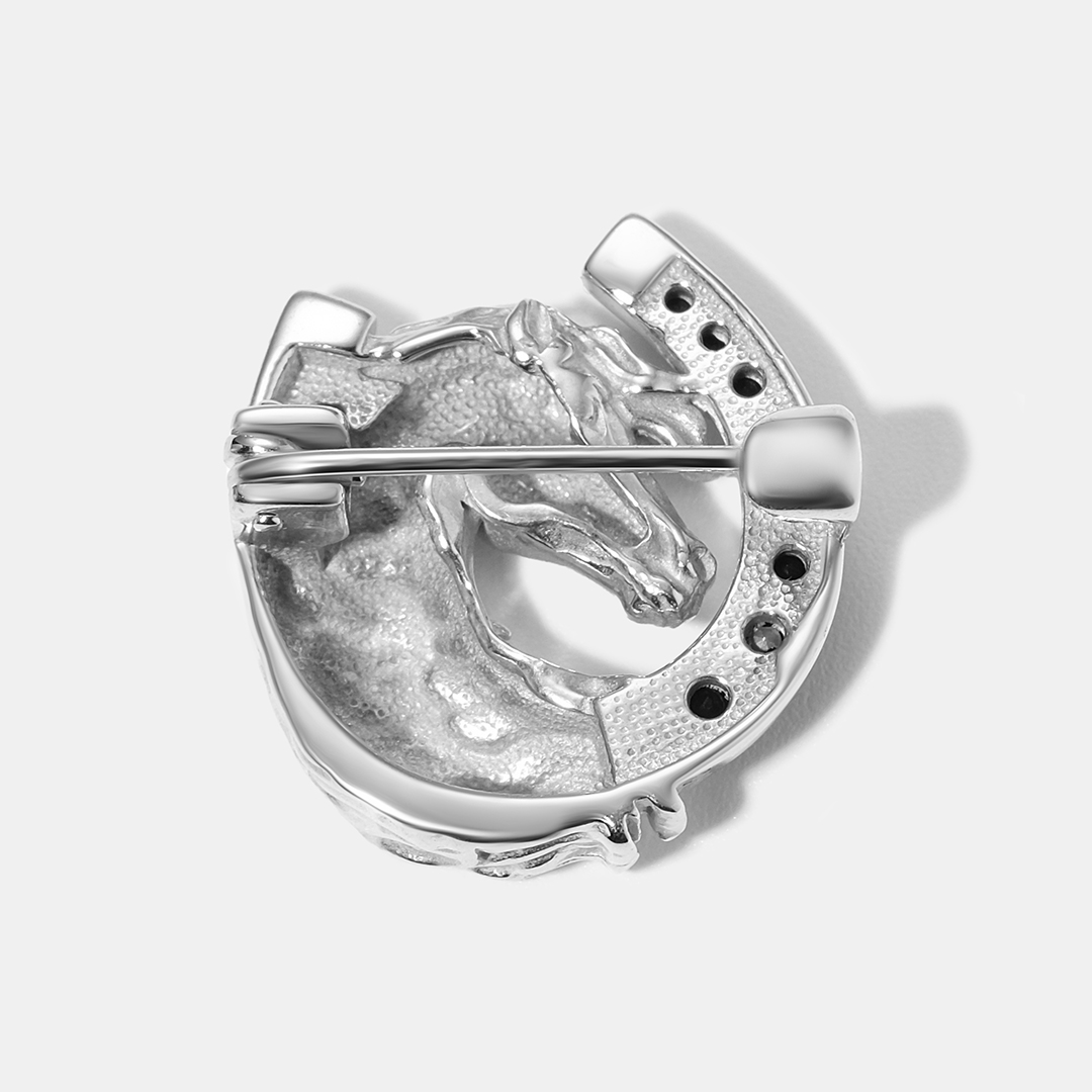 Серебряная брошь с фианитами "Лошадь"