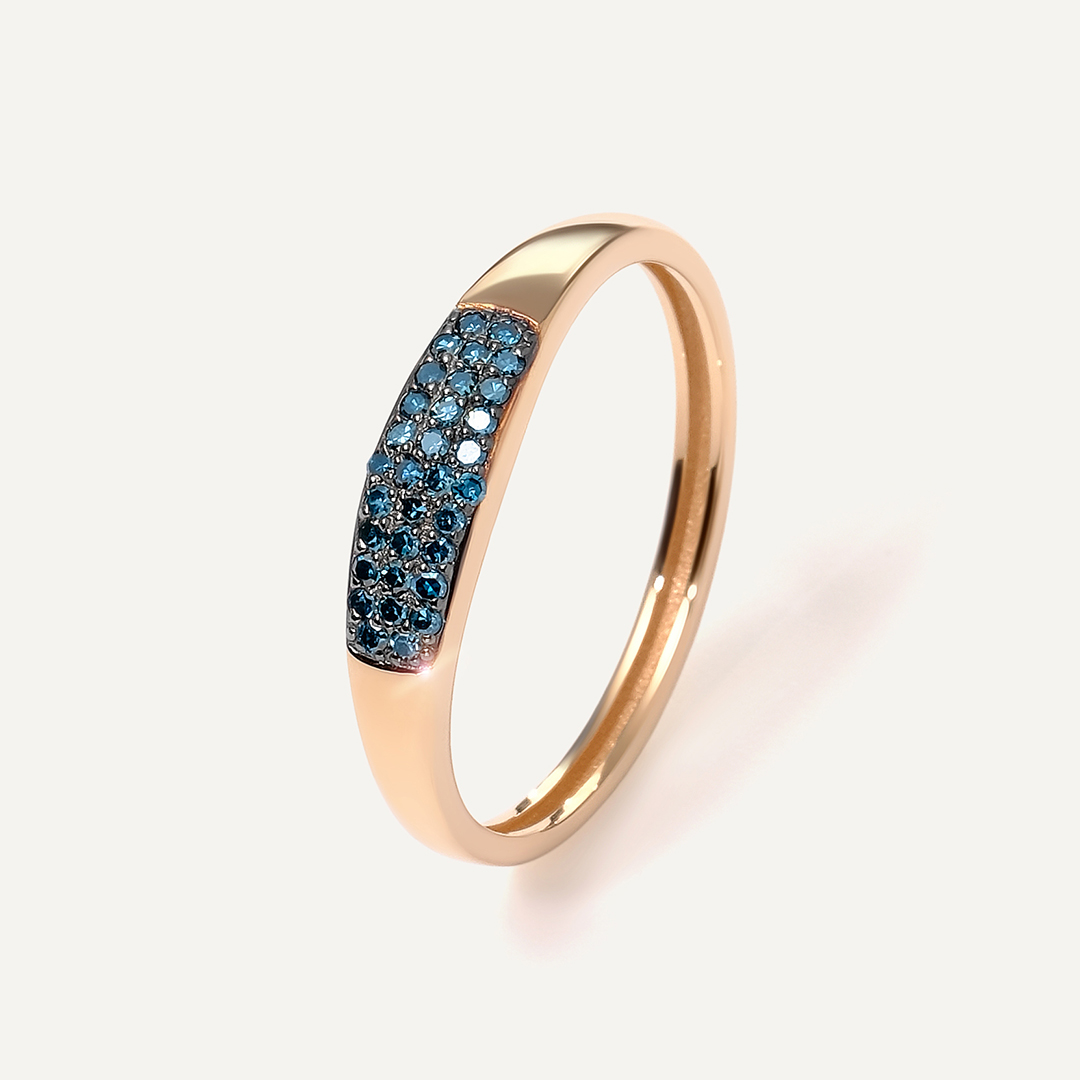 Кольцо из золота с голубыми бриллиантами