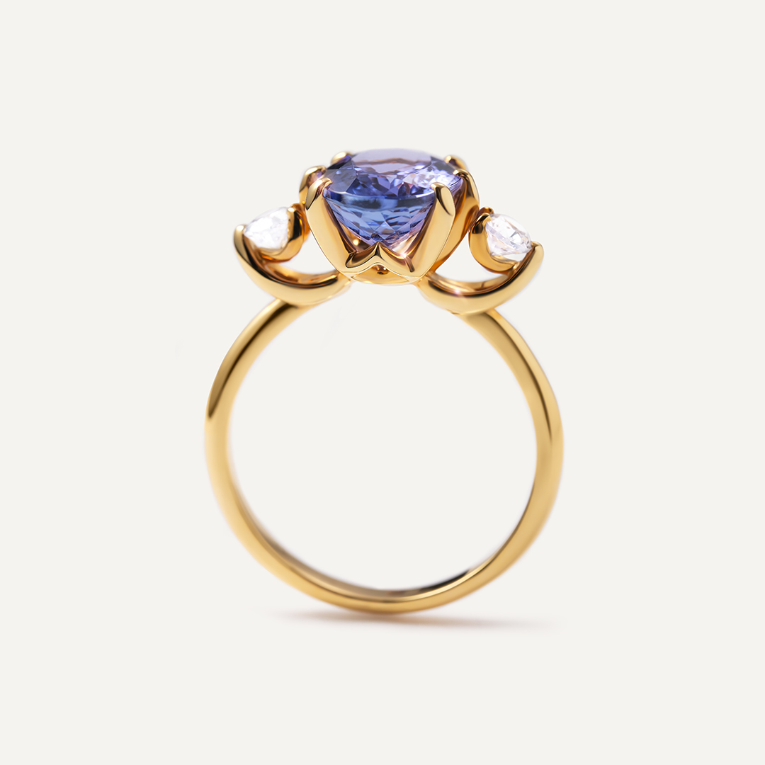 Кольцо из желтого золота с танзанитом