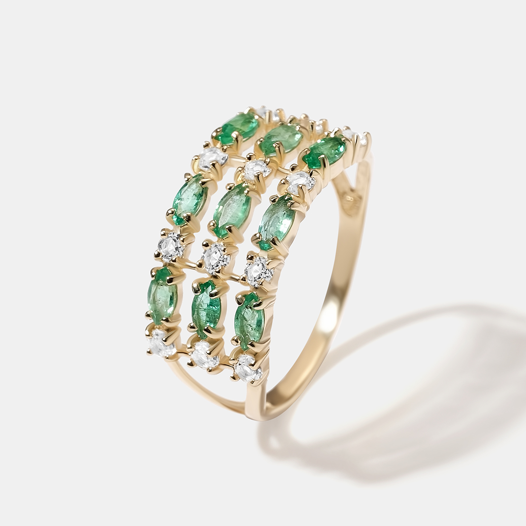Кольцо из желтого золота с изумрудами