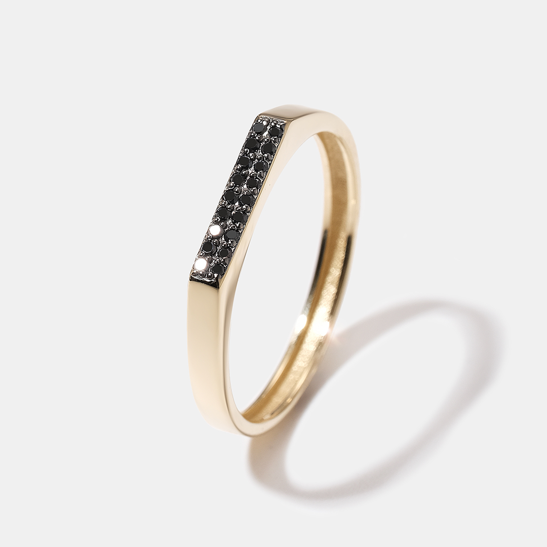 Кольцо из желтого золота с черными бриллиантами