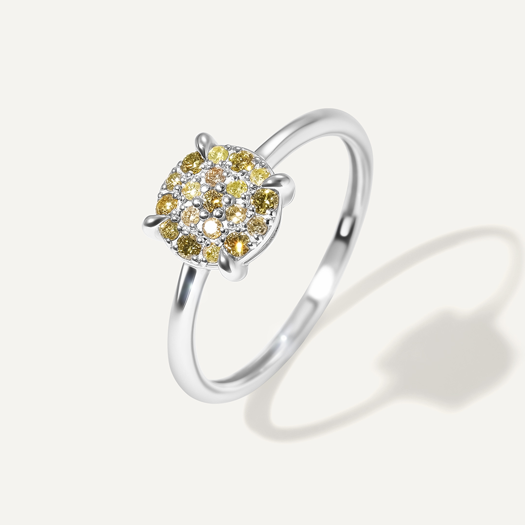 Кольцо из белого золота с желтыми бриллиантами