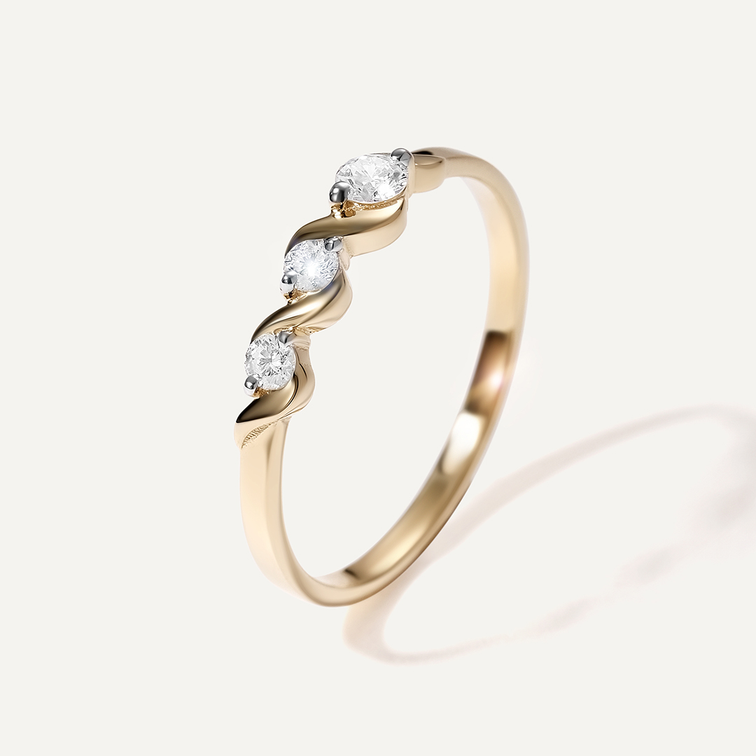 Кольцо из желого золота с бриллиантами