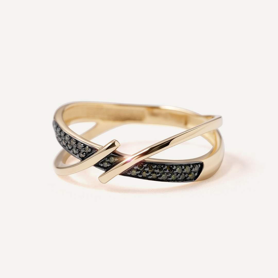 Кольцо из желтого золота с зелеными бриллиантами