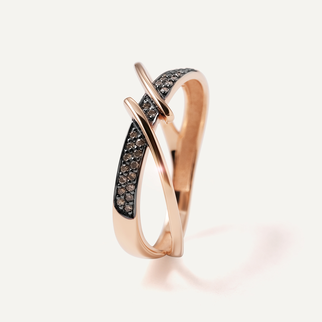 Кольцо из золота с коньячными бриллиантами