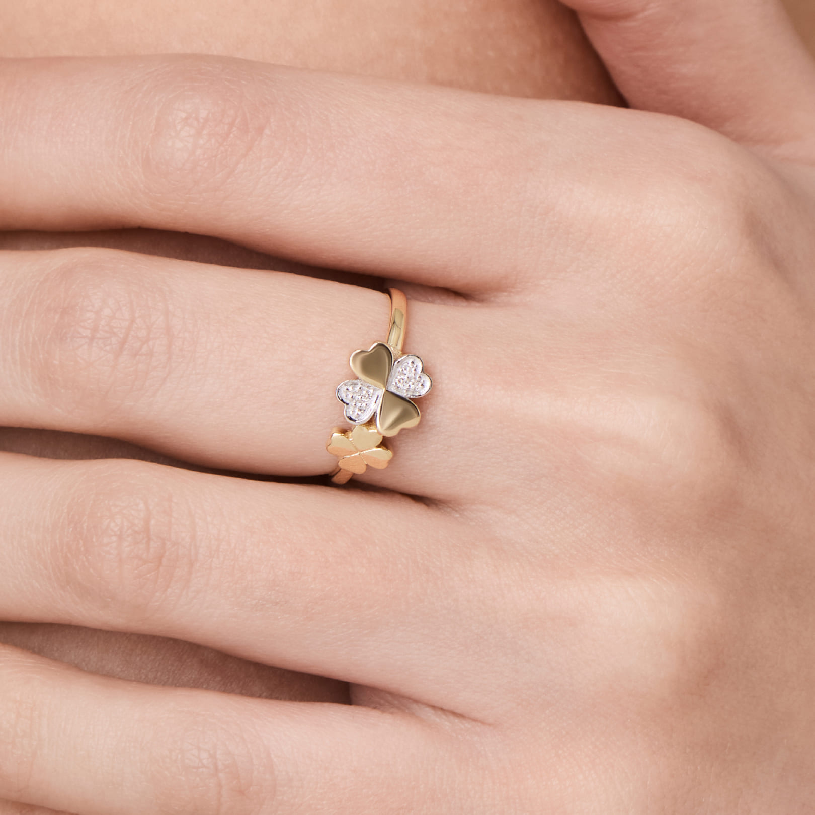 Кольцо из желтого золота с бриллиантами "Клевер"