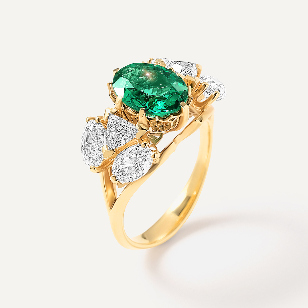Кольцо из желтого золота с изумрудом