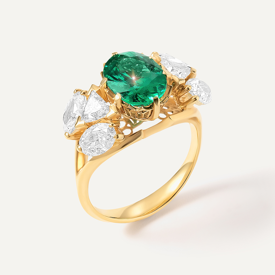 Кольцо из желтого золота с изумрудом