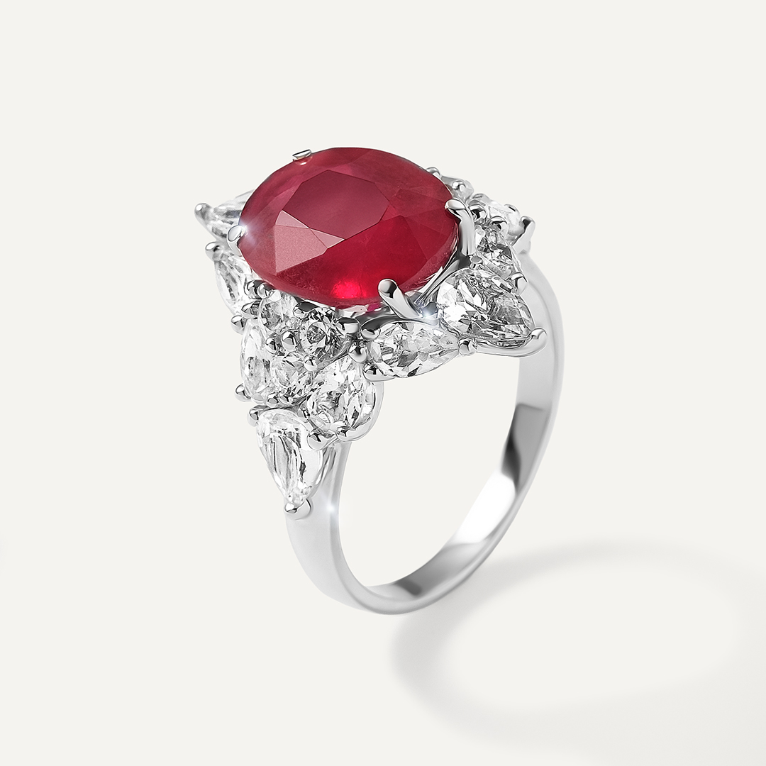 Кольцо из белого золота с рубином