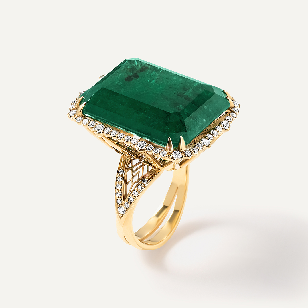 Кольцо из желтого золота с изумрудом