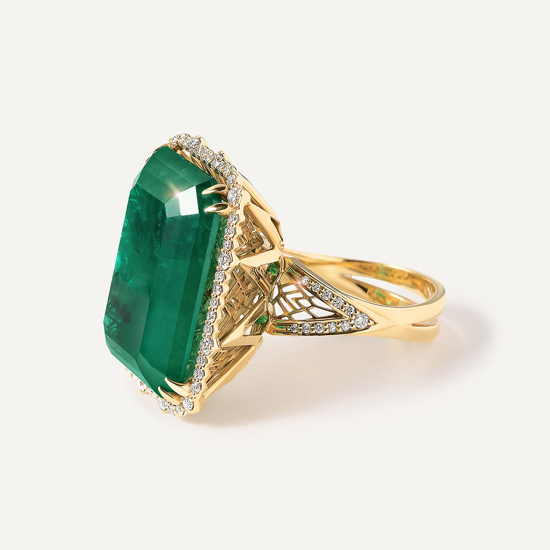 Кольцо из желтого золота с изумрудом