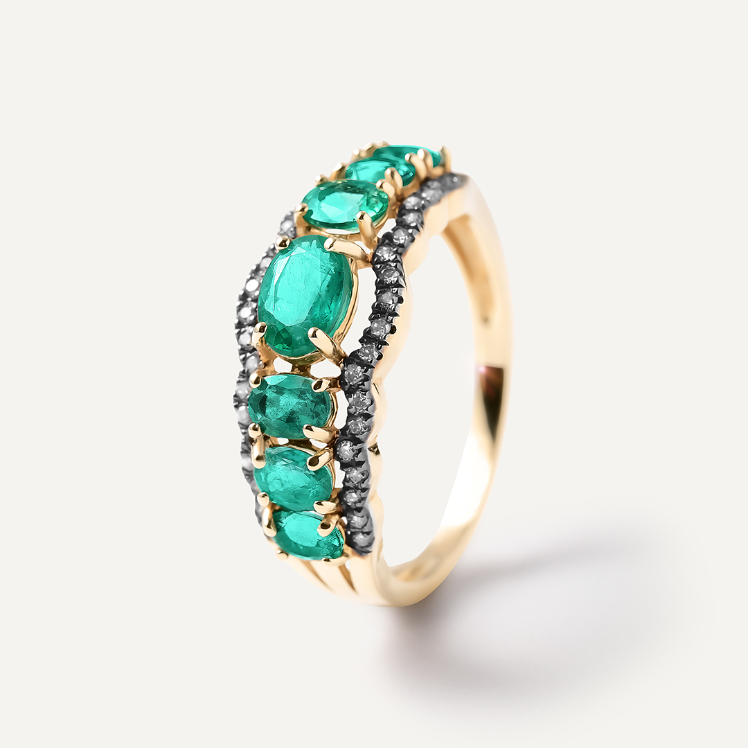 Кольцо из желтого золота с изумрудами
