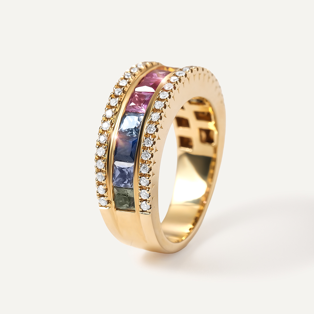 Кольцо из желтого золота с цветными сапфирами