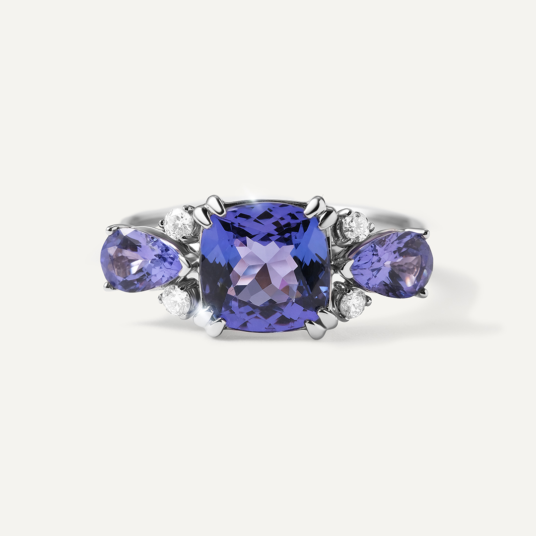 Кольцо из белого золота с танзанитами