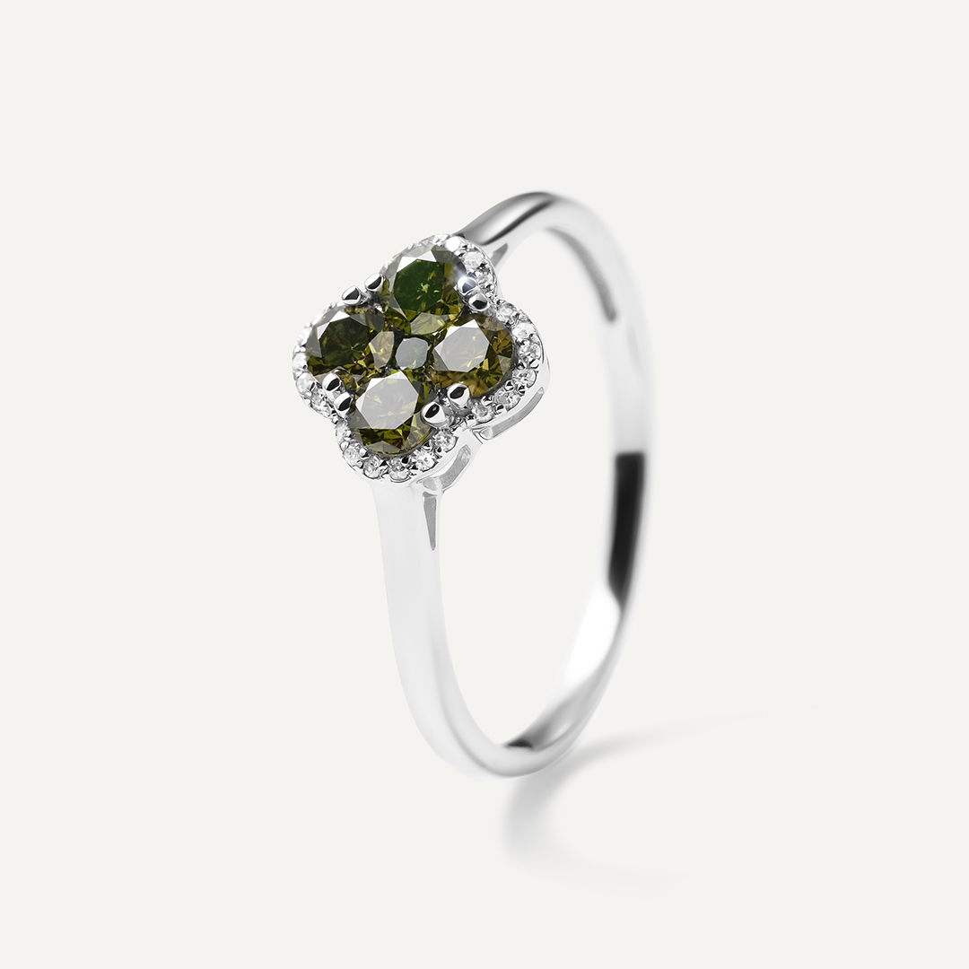 Кольцо из белого золота с зелеными бриллиантами "Клевер"